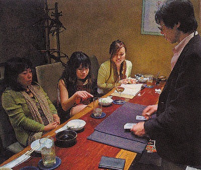 演芸処中の棚でのマジック